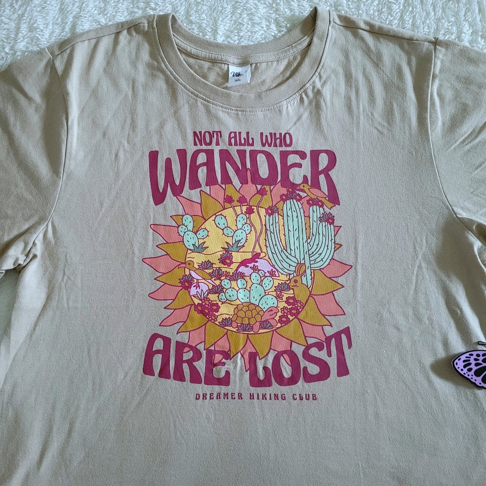 Vibe N' "Not All Who Wander Are Lost" Graphic Tee - NWT - Picture 7 of 15